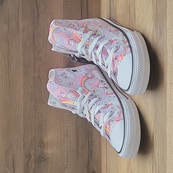 Converse Shoes - Converse High Top Brand new